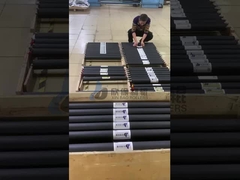 छपाई रबर रोलर की चिकनी सतह, संतुलित और पहनने के प्रतिरोधी शाफ्ट कोर